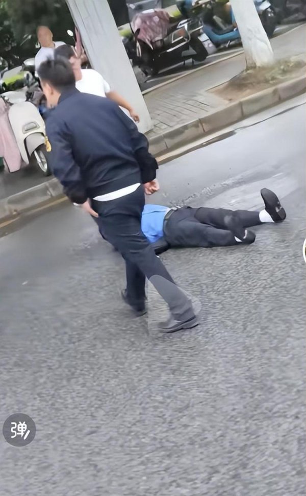 鼎际之家 “摊贩挥了一拳，城管人员倒地”视频引关注；贵阳当地派出所：事情正在处理