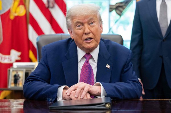 辉煌优配 特朗普：美国将立即终止与加拿大的所有贸易谈判